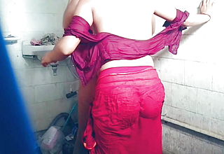 Bathroom me Bhabi ka Chudai video Banai devar Ne