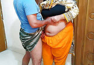 Priya Aunty Ko Jabardast Choda Dea padosi - Indian Desi Mummy Aunty plowed By Her Devar in Alone Room When Swiping Mansion