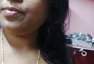 Tamil Ponnu Dirty talking With Boobs Showing clearly in Tamil South Indian Girl romance video Calling For Stepbrother